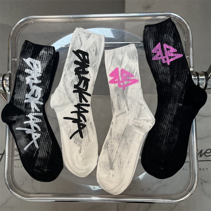 Wholesale Fashion Trending Graffiti Ribbed Socks Women High Quality Streetwear Cotton Crew Socks