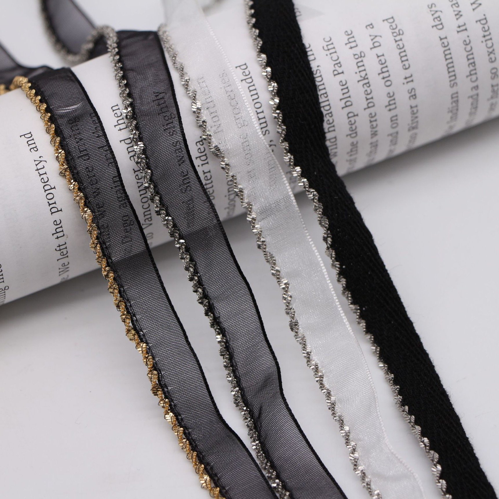 Wholesale 12mm gold chain black lace webbing with twist chain trims beaded for headdress bags DIY clothing accessories