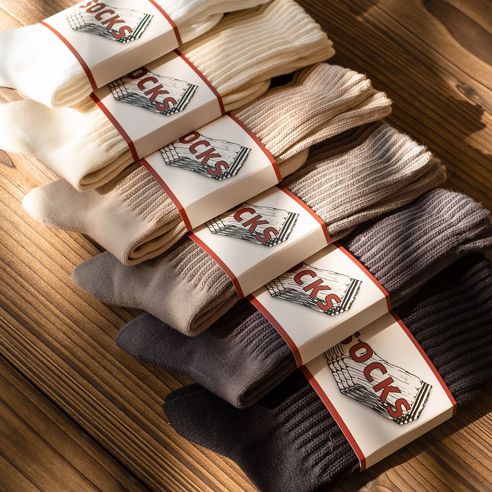 Streetwear Free design OEM personalized fashion cotton casual sock men custom logo socks