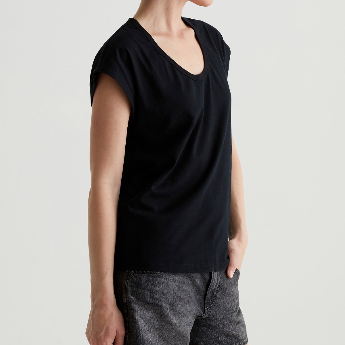 OEM/ODM Custom Black Stretch-Blend Jersey Women's Batwing-Sleeve T-Shirt - Wide Scoop Neck, Luxurious Comfort