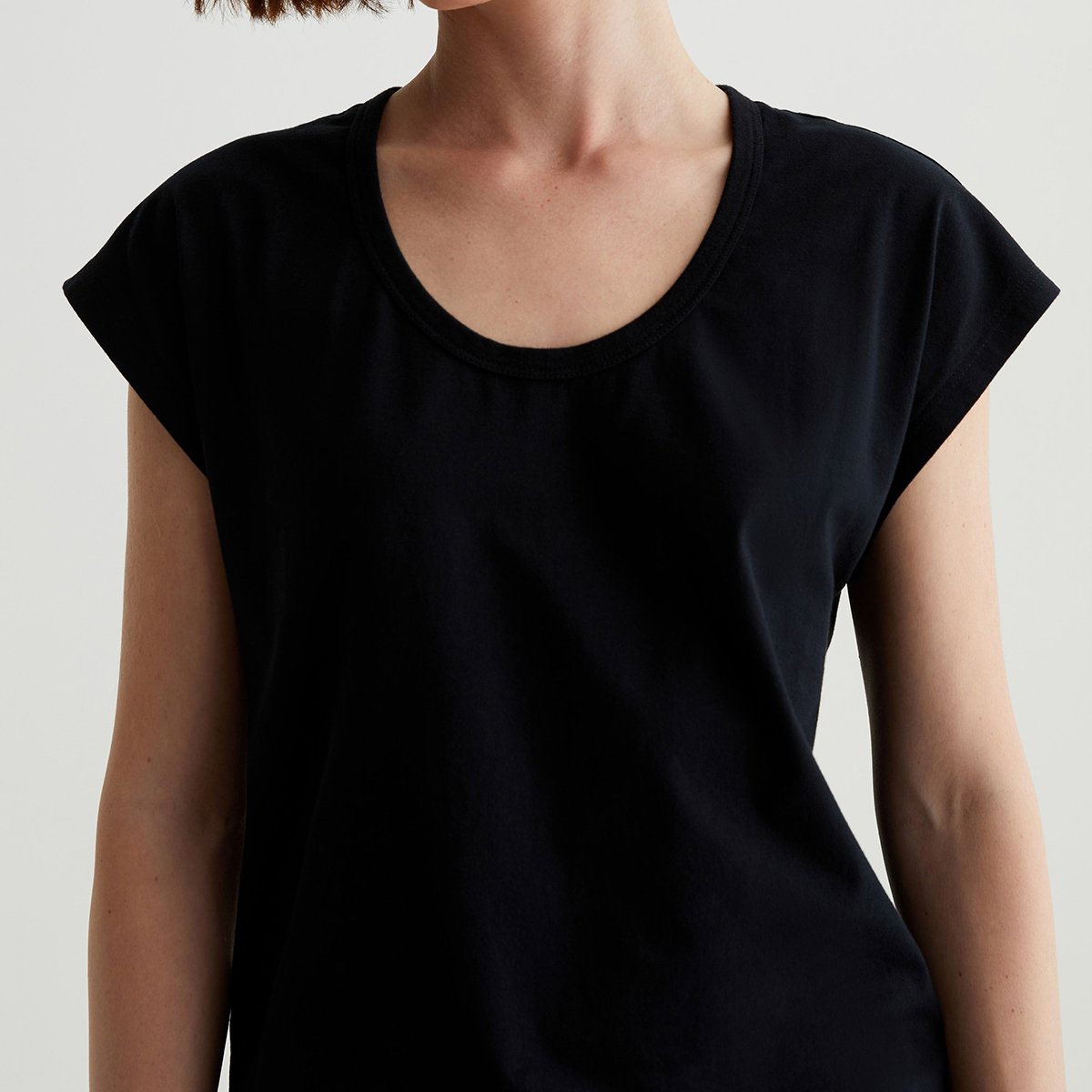 OEM/ODM Custom Black Stretch-Blend Jersey Women's Batwing-Sleeve T-Shirt - Wide Scoop Neck, Luxurious Comfort