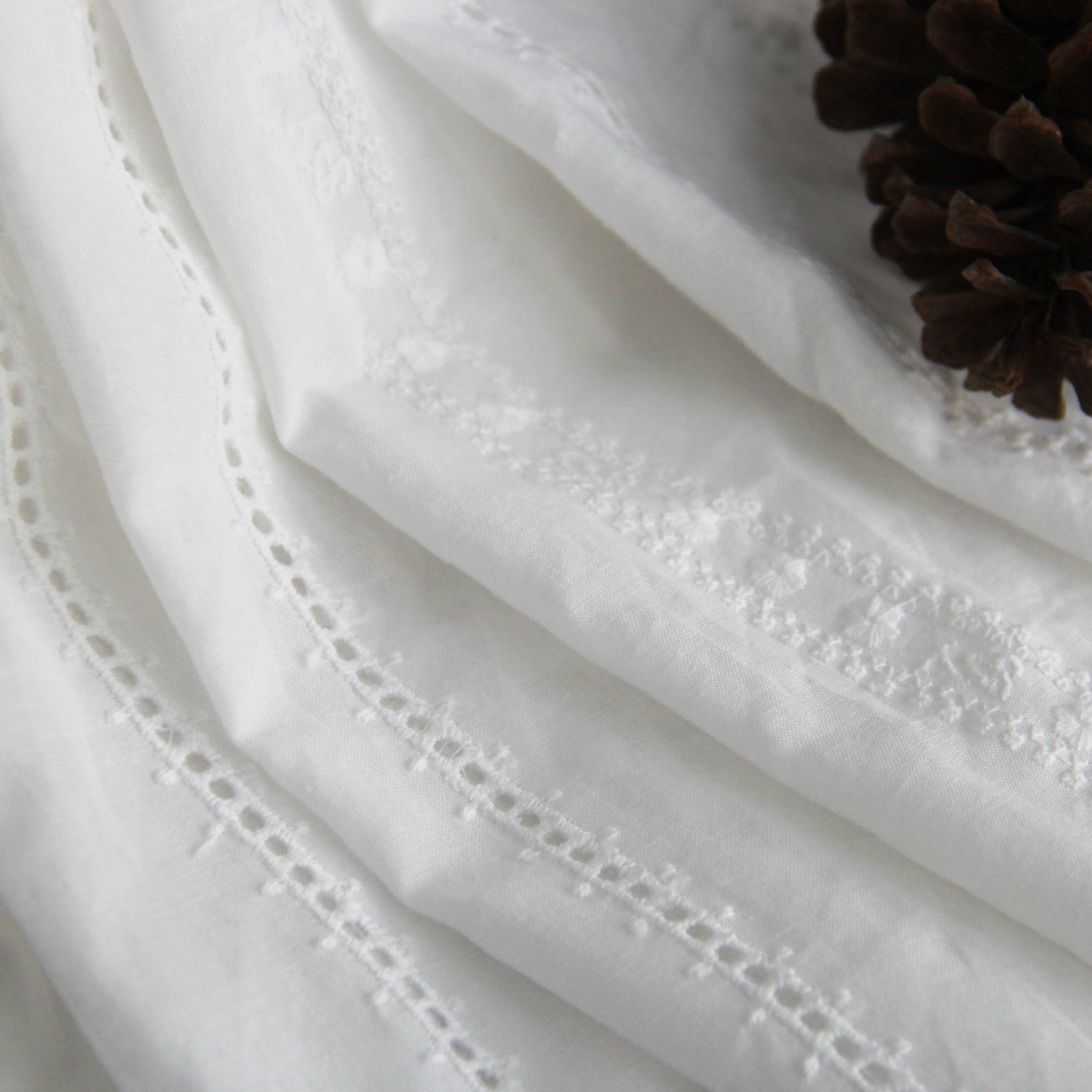 Wholesale custom embroidery thick 100% cotton lace fabric for women dress