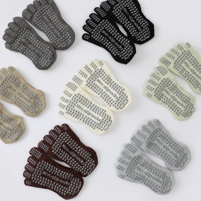 KTS573 Custom Logo Professional Five Toe Anti Slip Pilates Socks With Grips Women Non Slip Ribbed Cotton Yoga Crew Socks