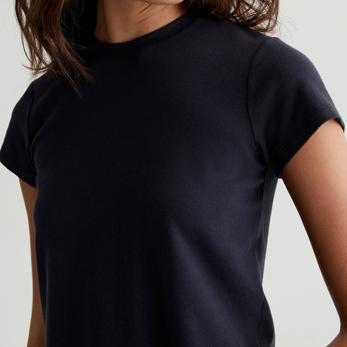 OEM/ODM Women's Cropped Crewneck Tee - 90s Vintage Style, Cotton-Blend Baby Rib Knit, Classic Black, Short Sleeve Top