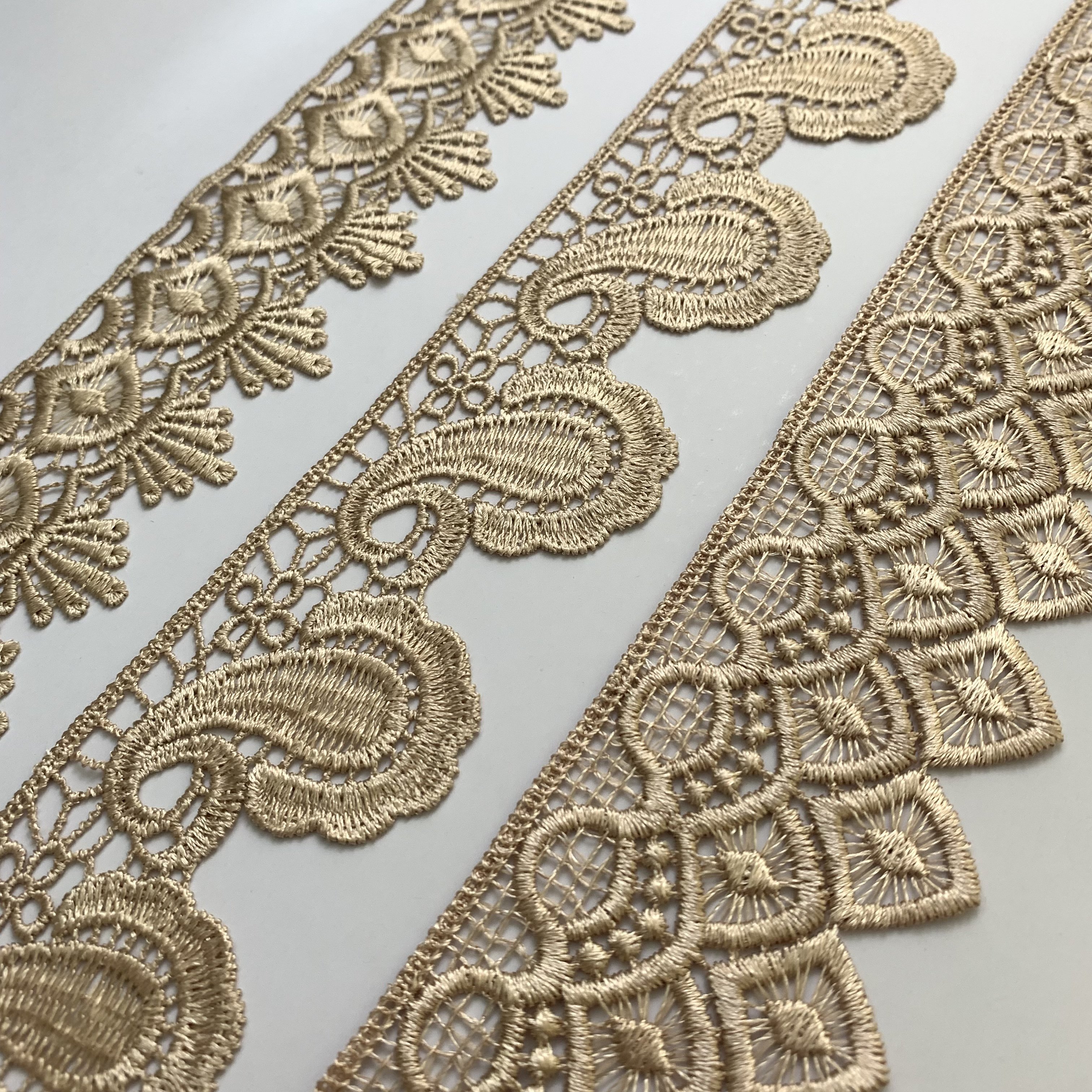 Wholesale Cheap Rendas Golden Flower Embroidery Fabric Guipure Water Soluble Polyester Lace Fabric Trim For Dress Lace