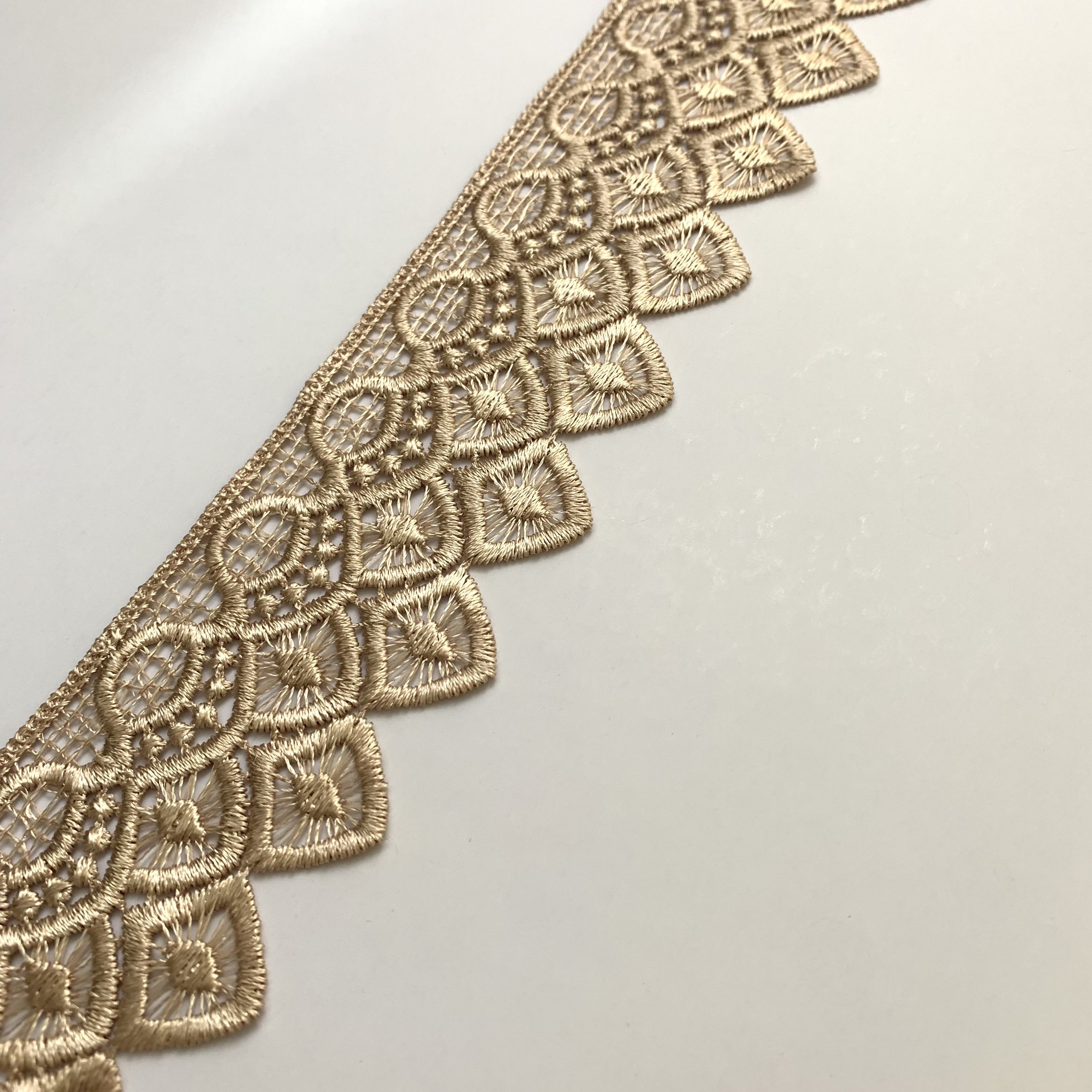 Wholesale Cheap Rendas Golden Flower Embroidery Fabric Guipure Water Soluble Polyester Lace Fabric Trim For Dress Lace