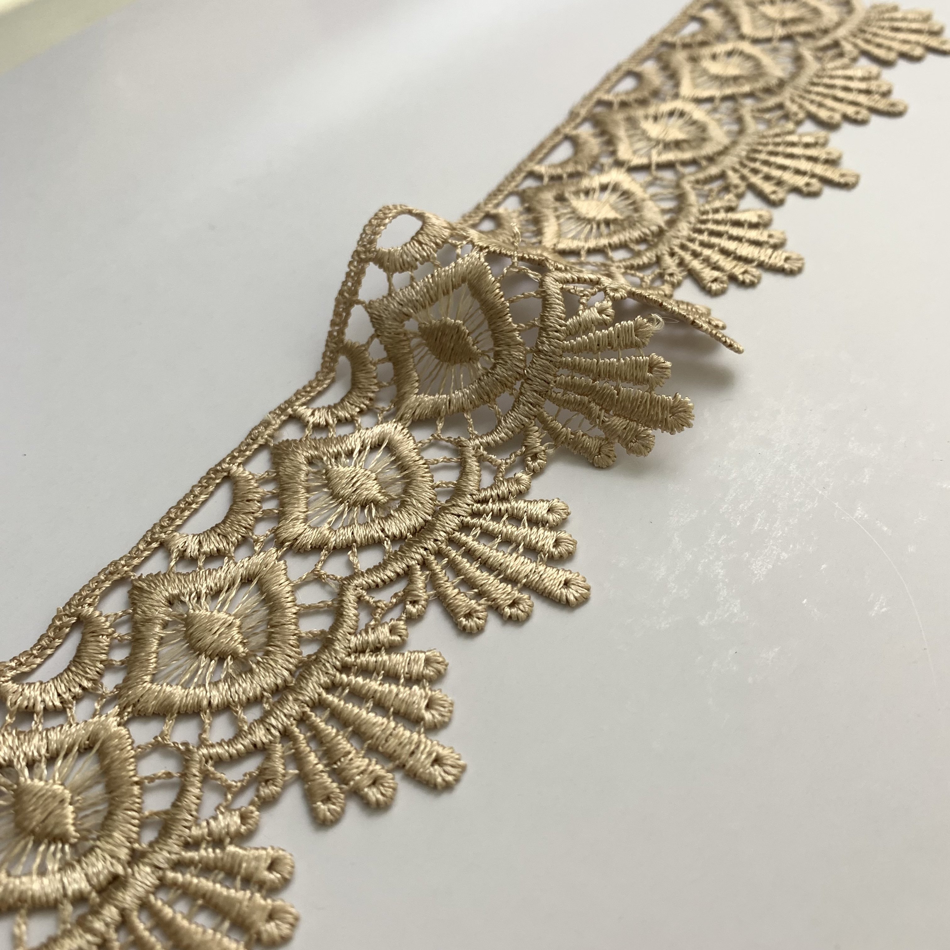 Wholesale Cheap Rendas Golden Flower Embroidery Fabric Guipure Water Soluble Polyester Lace Fabric Trim For Dress Lace