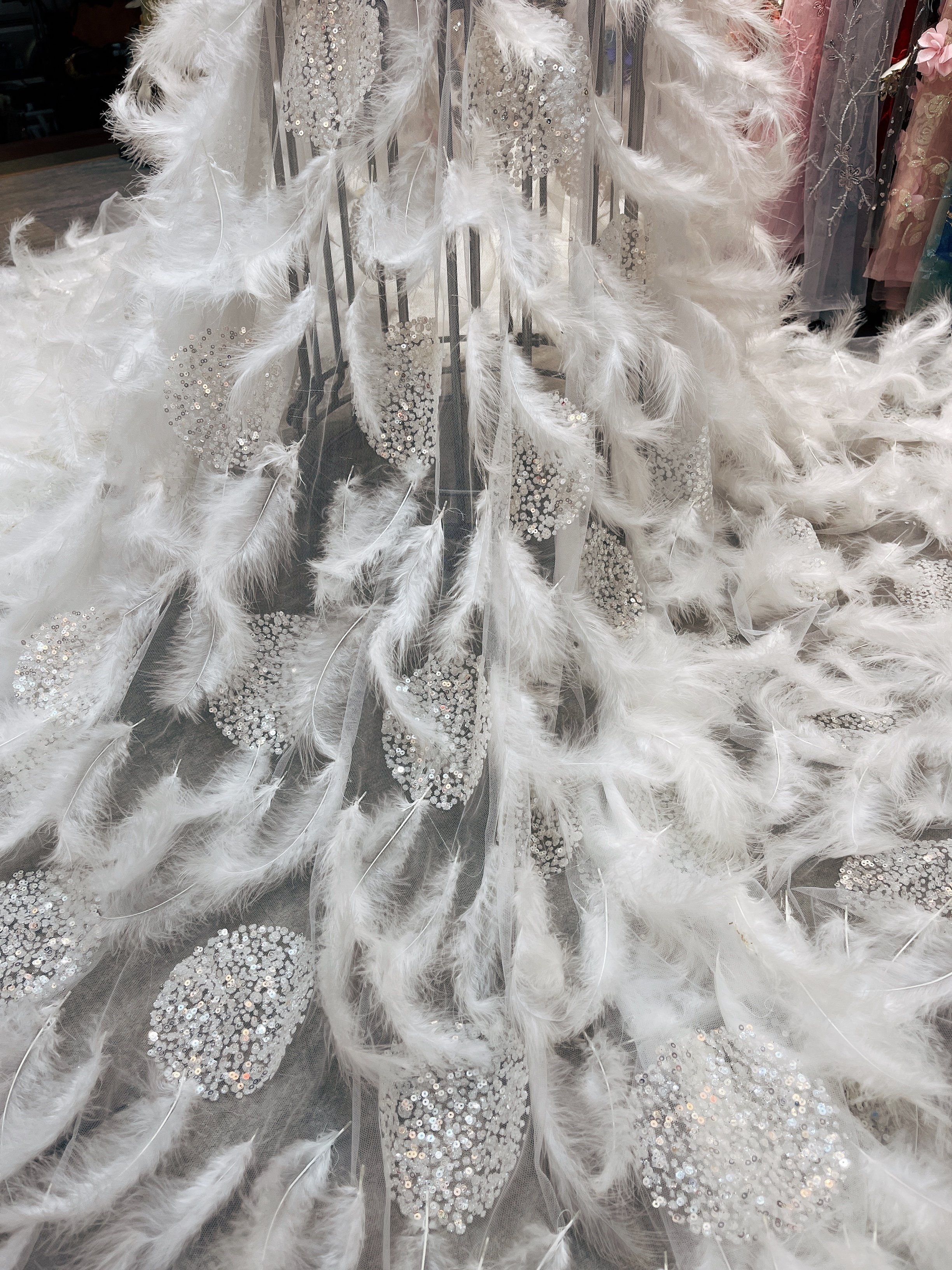 Latest Quality 3d Baby Pink Feathers Floral Tulle Wedding lace fabric Fancy Mesh With Feather Wedding Pink Feather lace fabric