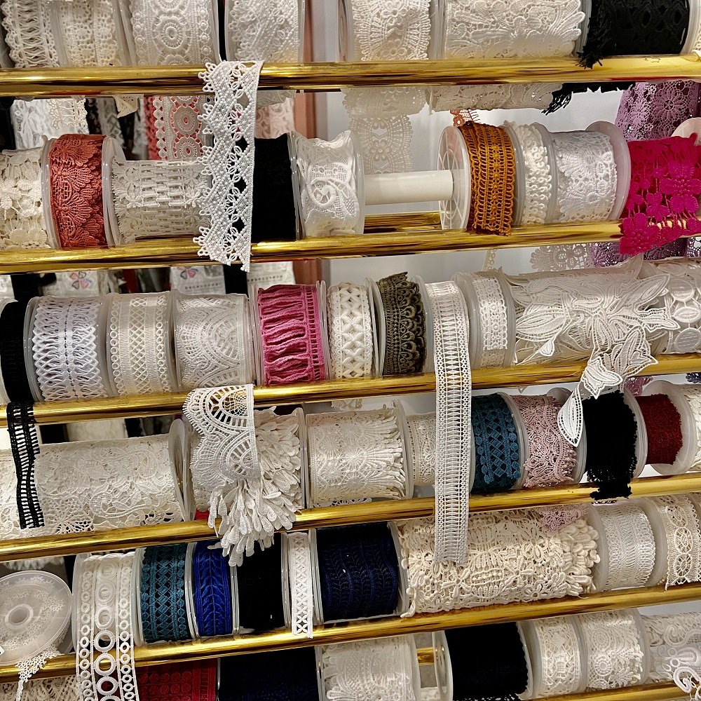 Sustainable Lace Making Machine Gold Fabric Guipure Lace Trim Retro Factory Supply Luxury Embroidery Crocheted Free of Charge