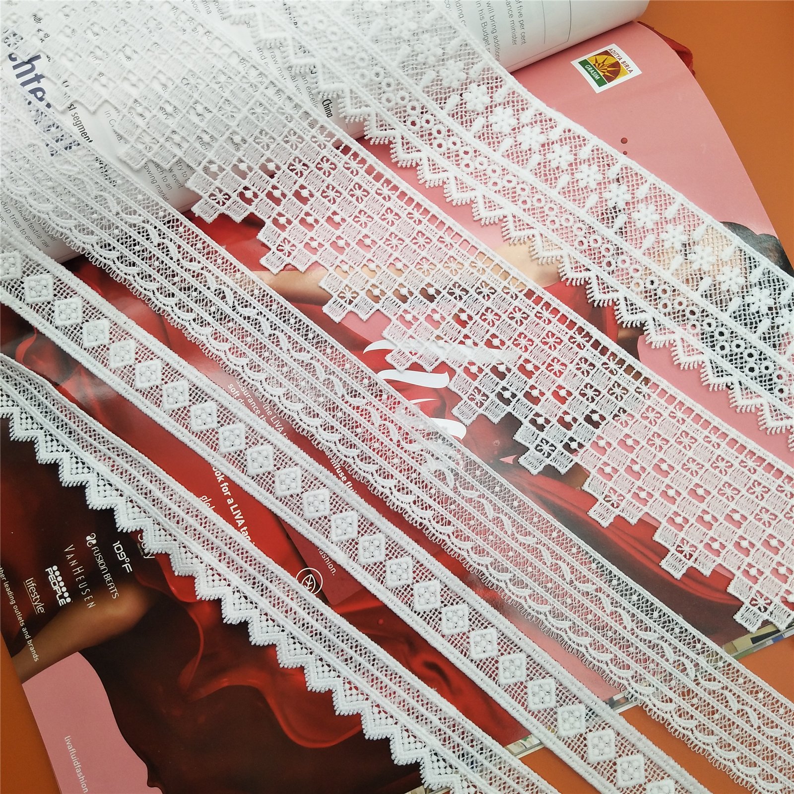 Sustainable Lace Making Machine Gold Fabric Guipure Lace Trim Retro Factory Supply Luxury Embroidery Crocheted Free of Charge