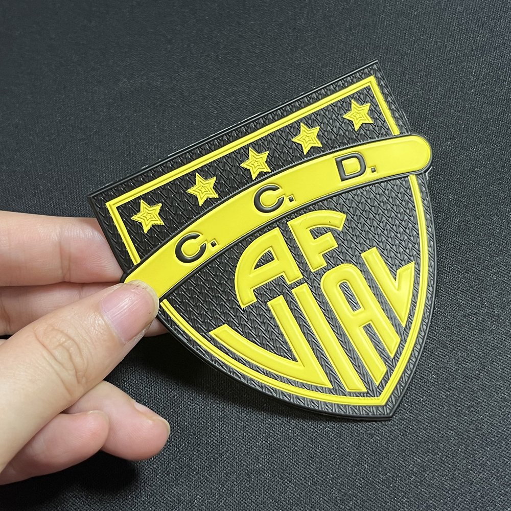 Clothes Hang Tags Maker Custom Printing 3D Embossed Silicone Logo Heat Transfer Label for Clothing Accessories