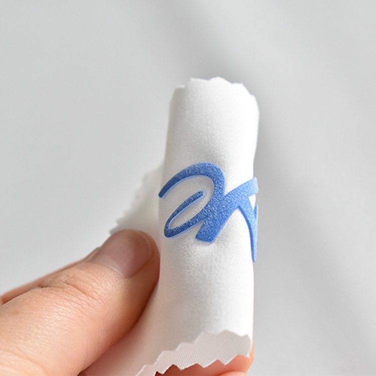 Heat transfer badge foaming label velvet fashion brand custom patch rubber foam 3d silicone heat transfer labels
