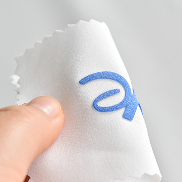 Heat transfer badge foaming label velvet fashion brand custom patch rubber foam 3d silicone heat transfer labels