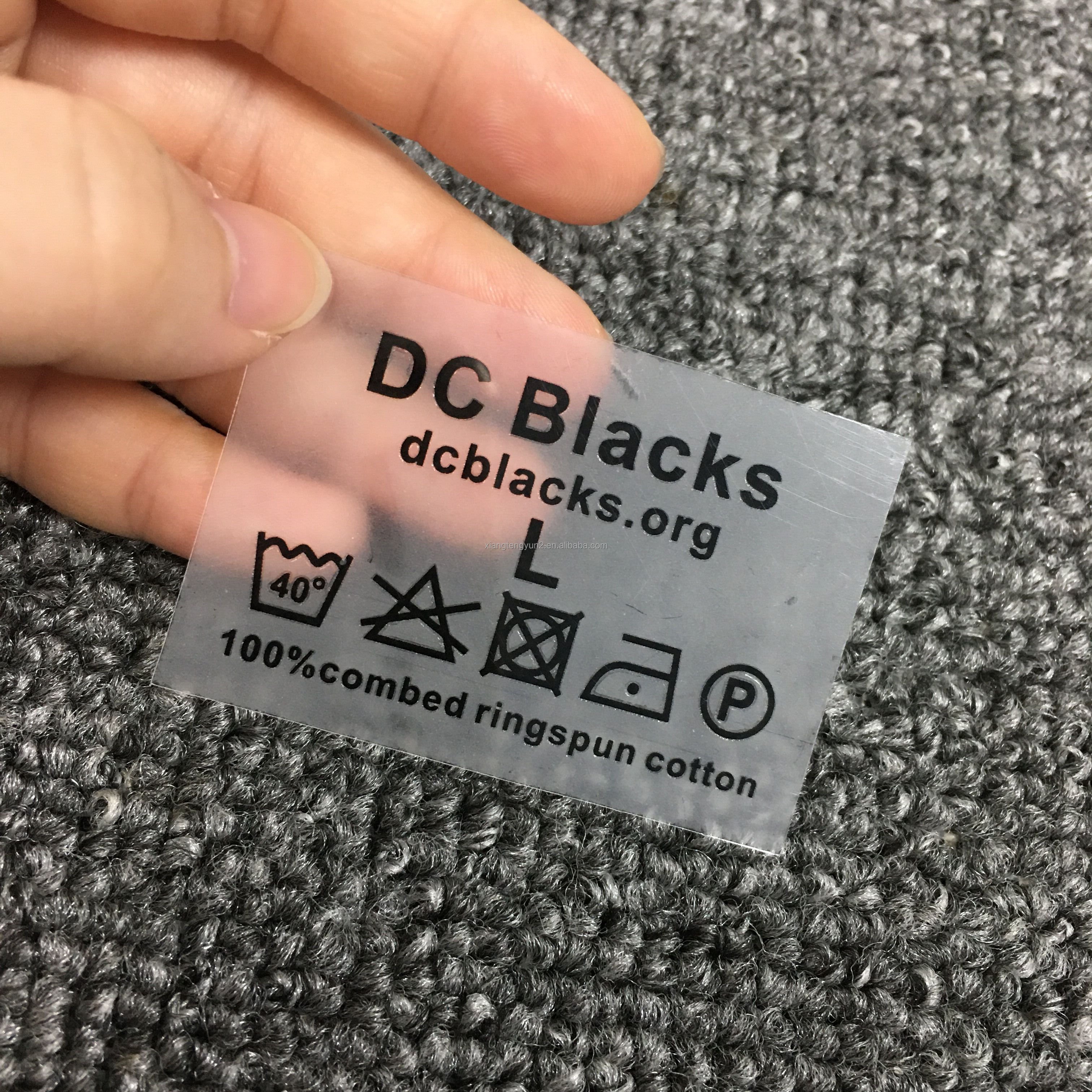 Manufacturers processing custom clothing hot stamping heat transfer wash label heat transfer clothes after the label
