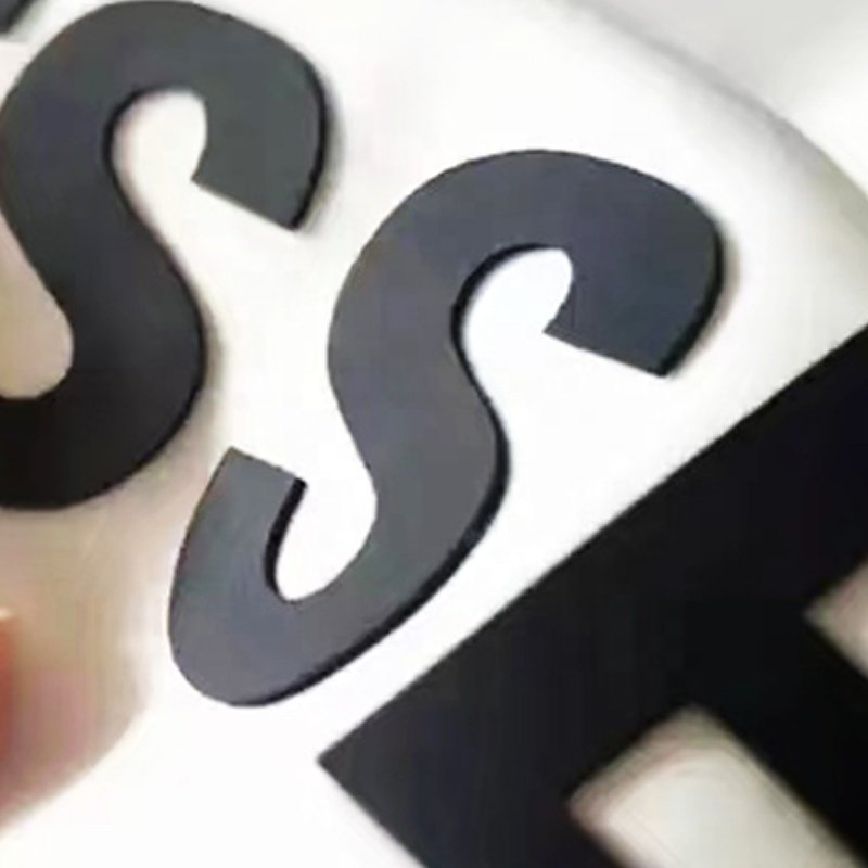 Clothing Tags Labels Custom High Quality Stickers 3D Embossed Letter Heat Transfer Silicone Label for T-shirts Garment Labels