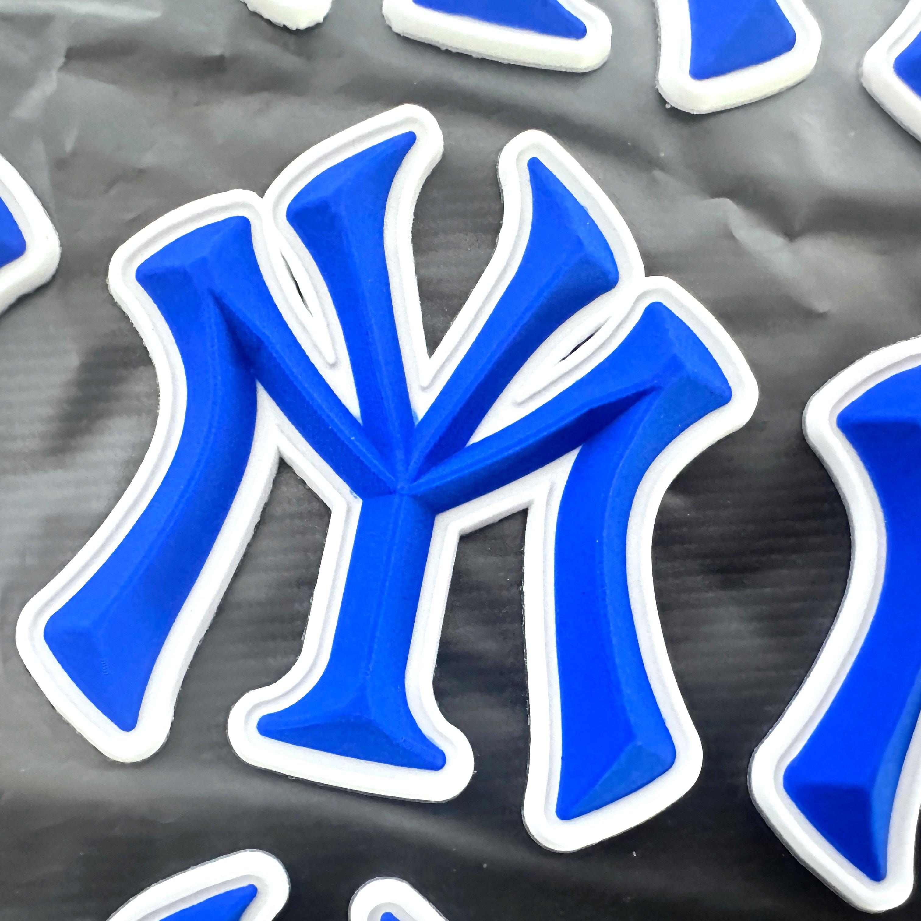 Factory Screen Print Garment Labels Maker Custom Rubber 3D Raised Logo Silicone Heat Transfer Stickers for T Shirt