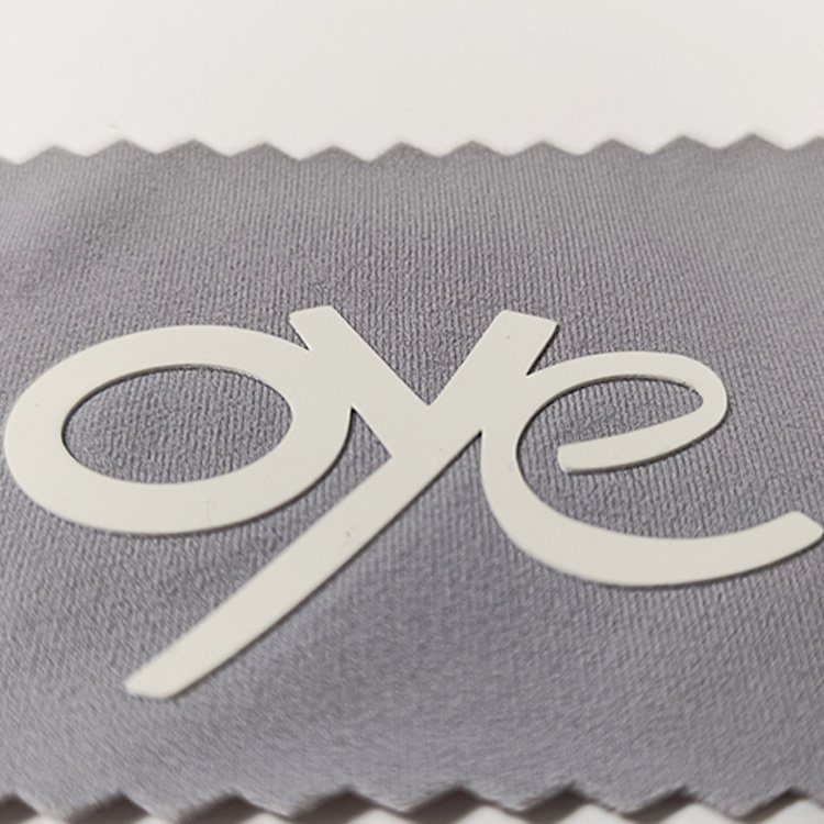 Logo label custom patches iron on uv light change heat transfer 3d sticker rubber logo silicone garment labels for clothing