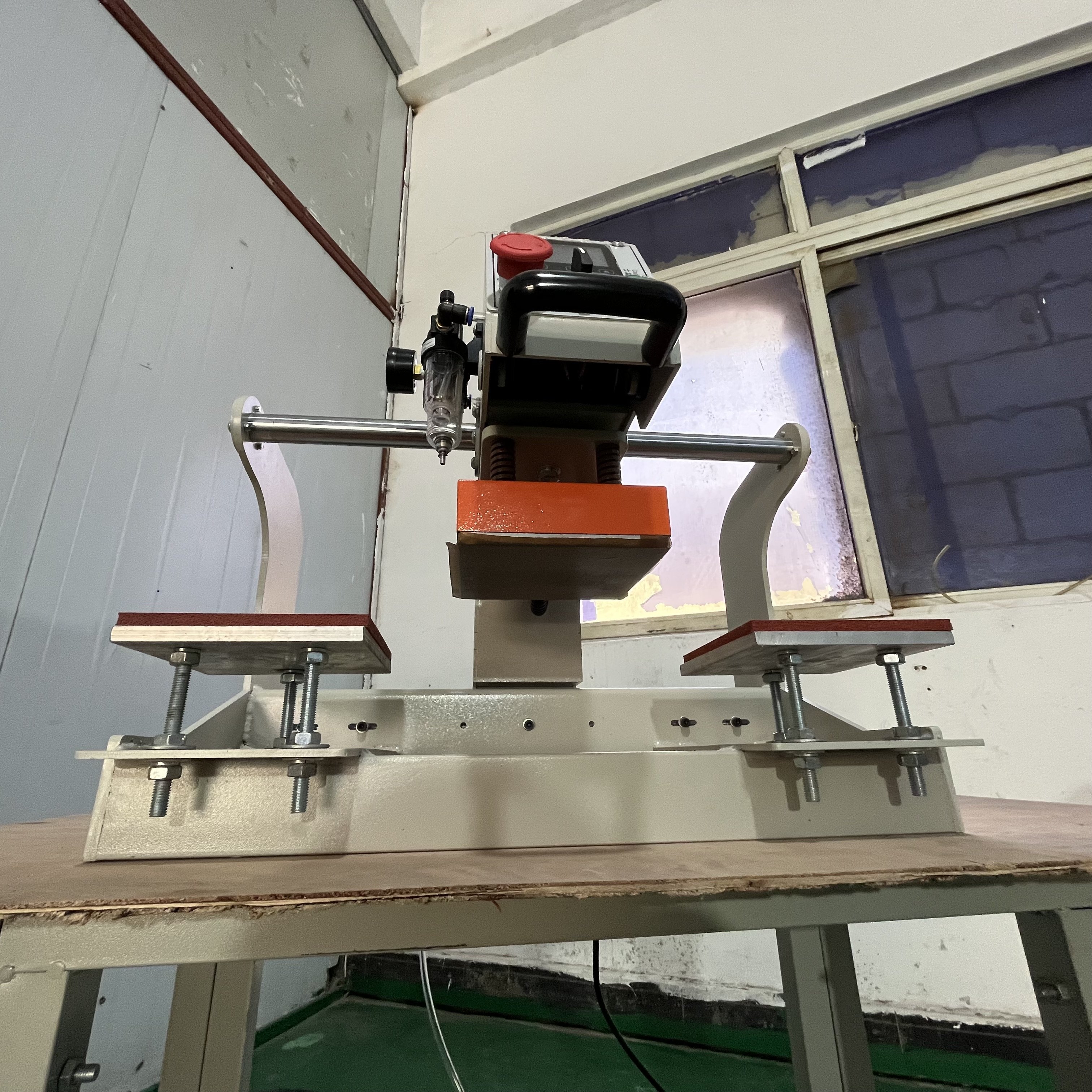 Heat Transfer Printing Machine High Pressure Clothes T-Shirt Logo Printing Machine Manual Heat Stamping Machine