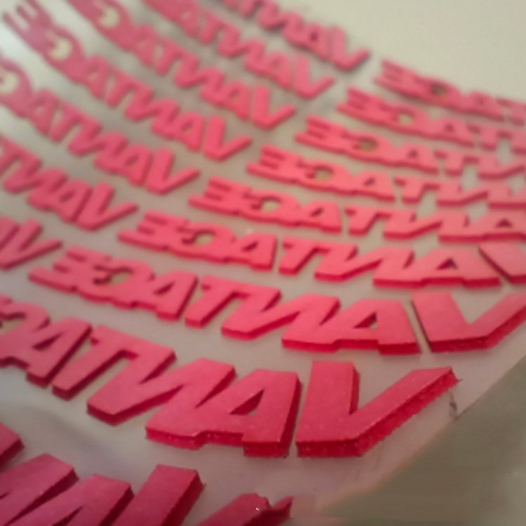 China Factory Direct Price Custom Printing 3D Embossed Silicone Logo Heat Transfer Label for Clothing
