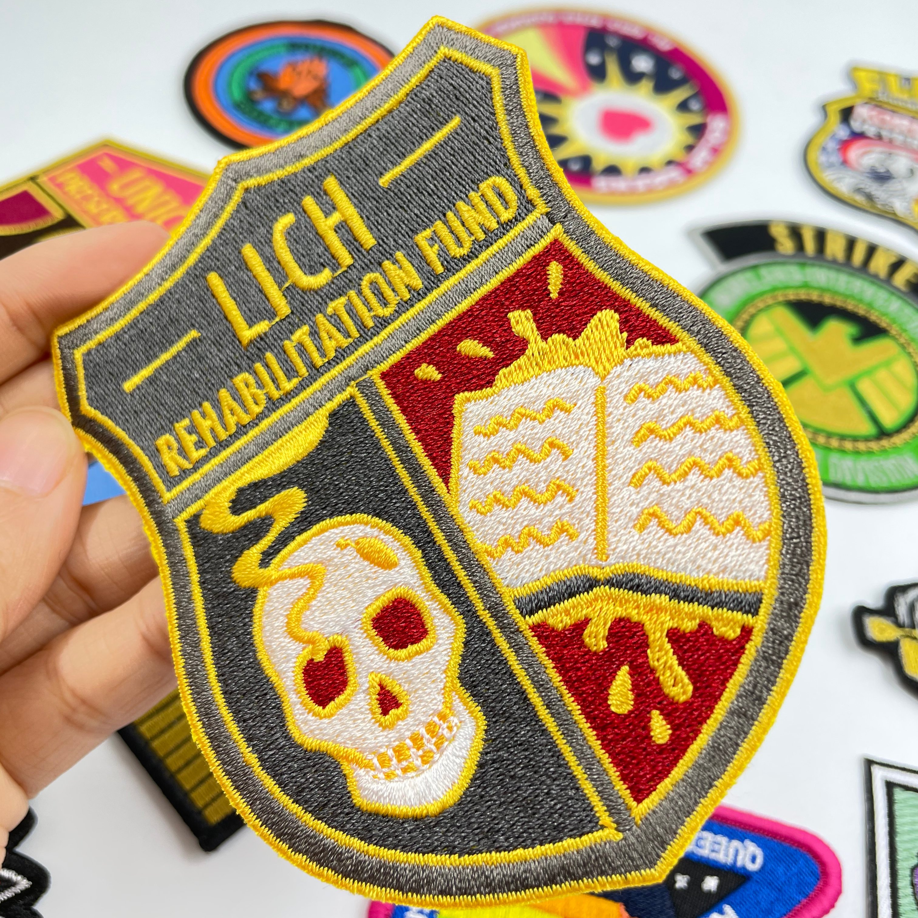Heat Transfer Woven Fabric 100% Embroidered Patch Custom Embroidery Patch Customized Sew Iron On Patches For Clothing