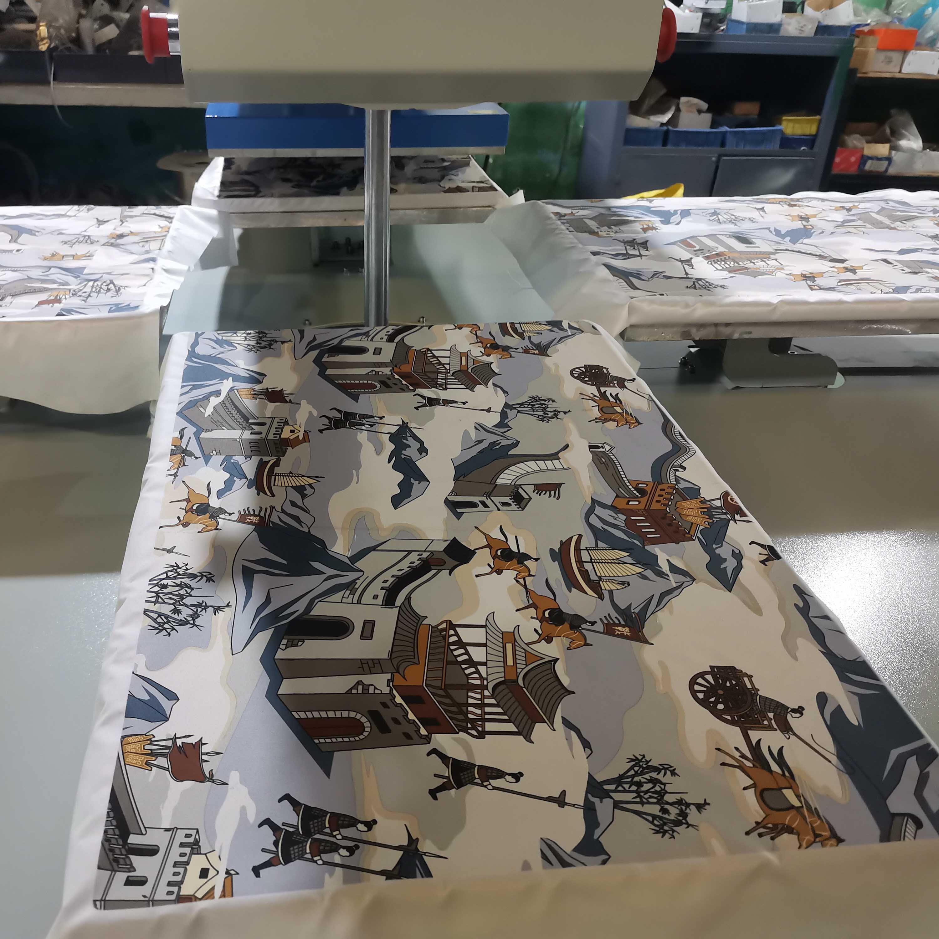 Automatic 4-6worktable rotary pneumatic heat press transfer printing machine 40x60 60x80 for industrial garment t shirt fabric