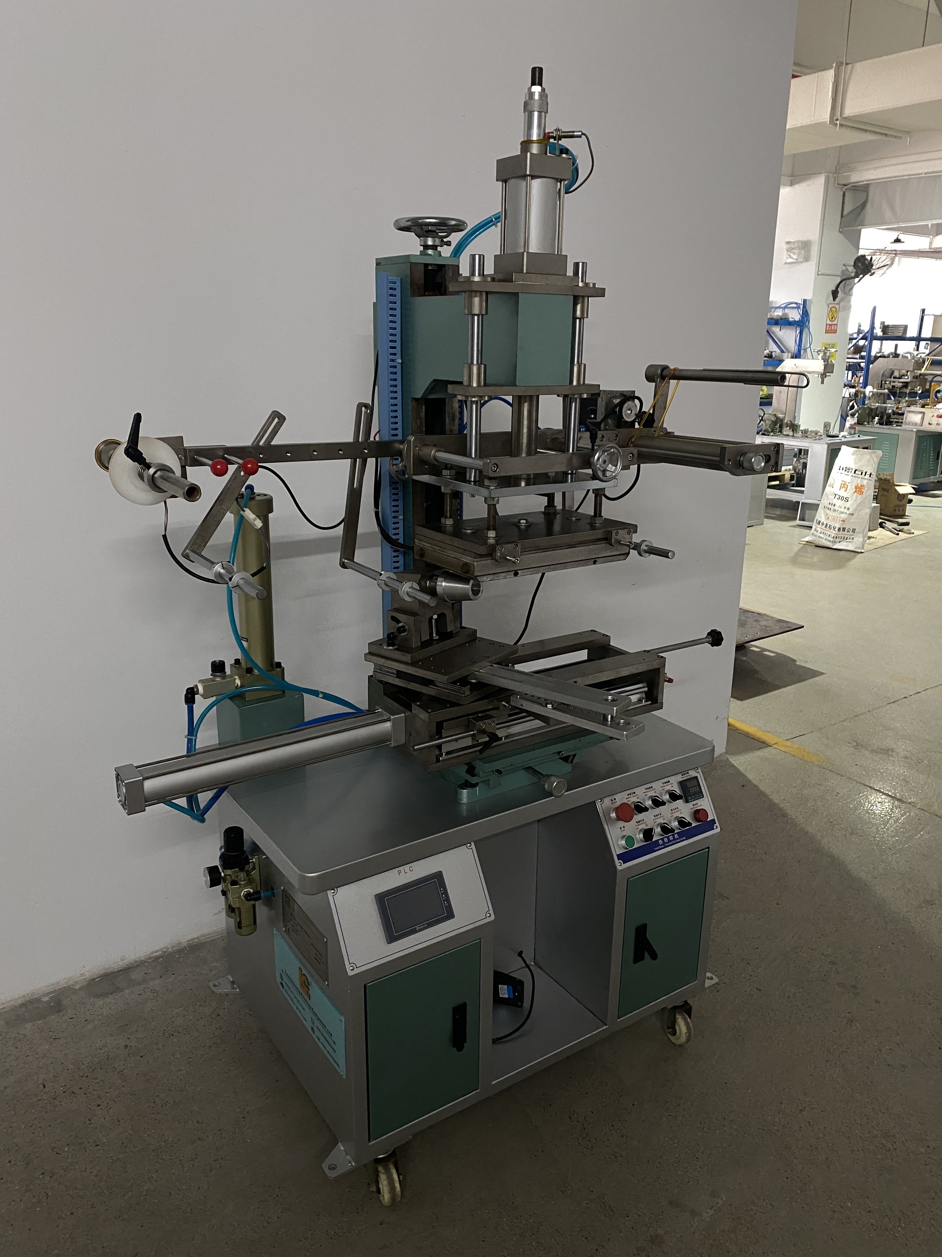 Plastic And Polygon Stamp Embossing Hot Foil Stamping Machine For Plastic Cups Cosmetic Bottles Glass Bottles