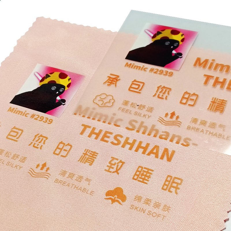 China manufactures custom design logo heat transfer 3d silicone rubber labels iron on vinyl clothing labels
