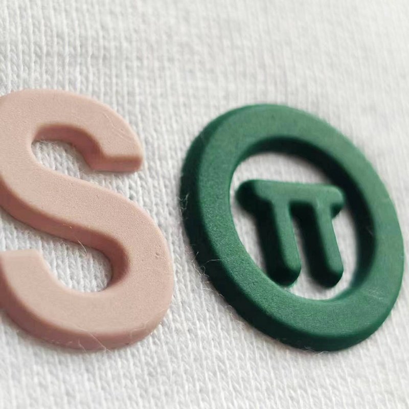 Wholesale Customized High Quality 3D clothing logo heat printing transfer silicone Circular label for T-shirt handbag