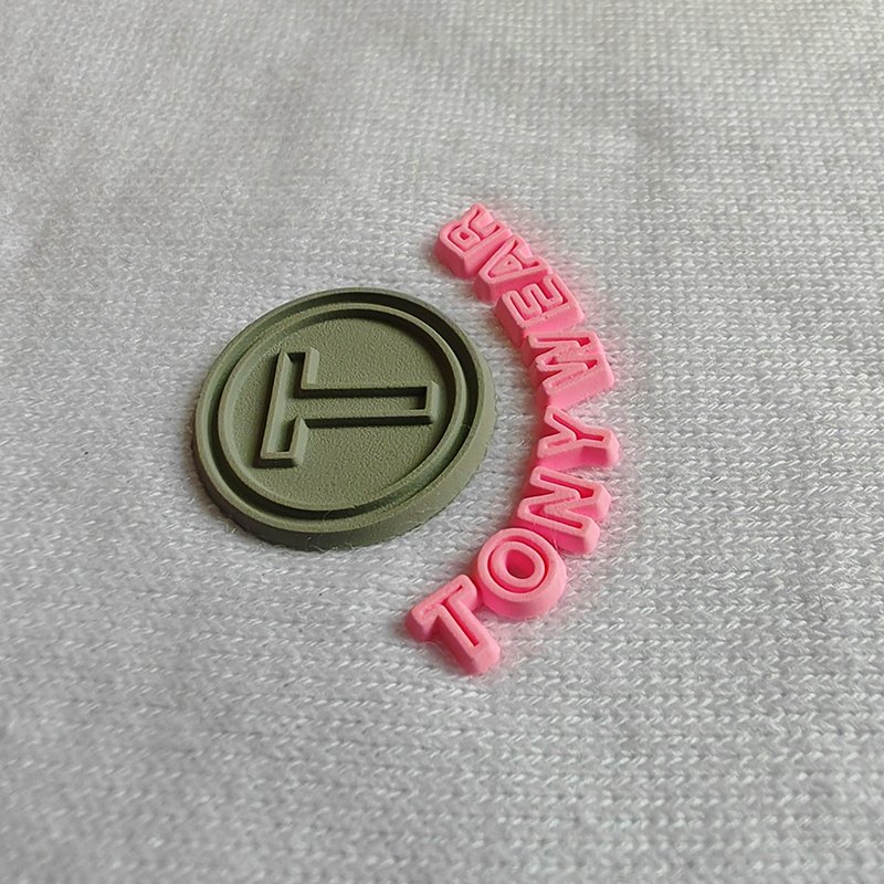 Factory Wholesale Silicone Label Tpu Sticker Brush for Transfer Silicon Care Garment Heat Press Embossed Logo 3d Logo Printed