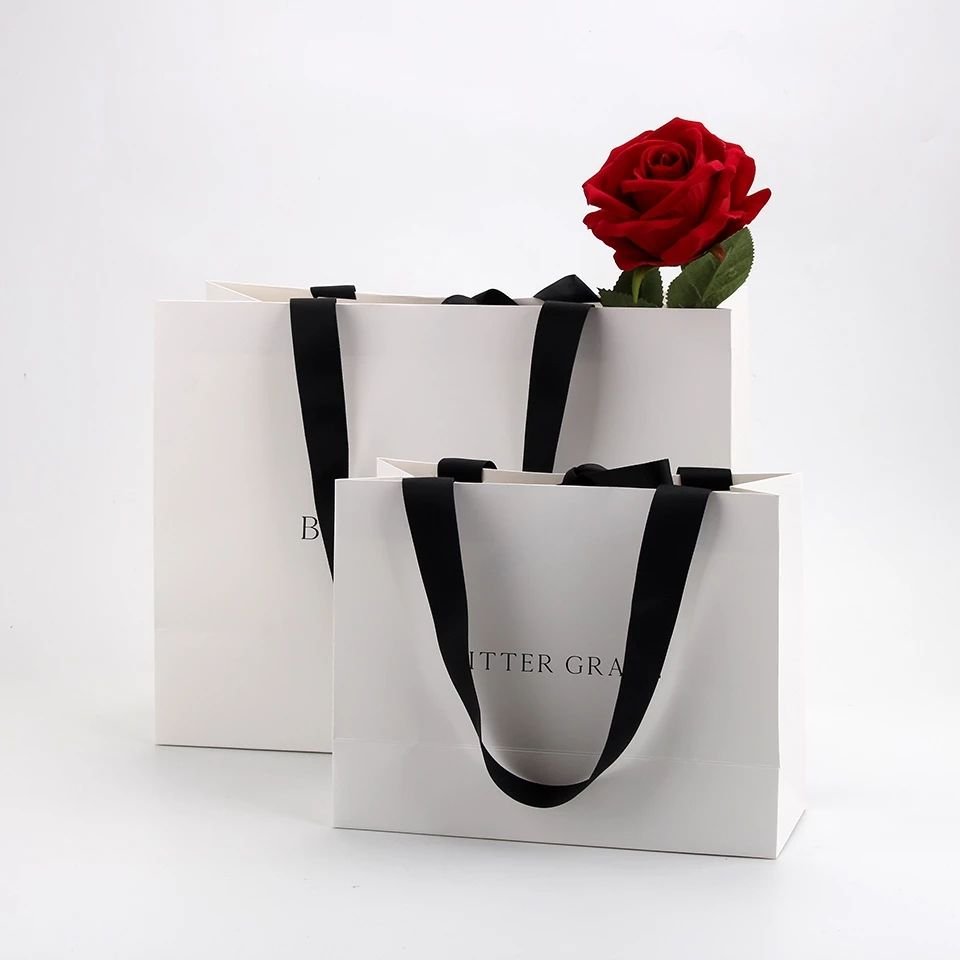 High Quality Custom Kraft Paper Shopping Bag for Clothing Gifts Catering Take-Out with Screen Printing Logos Paper Bag Genre