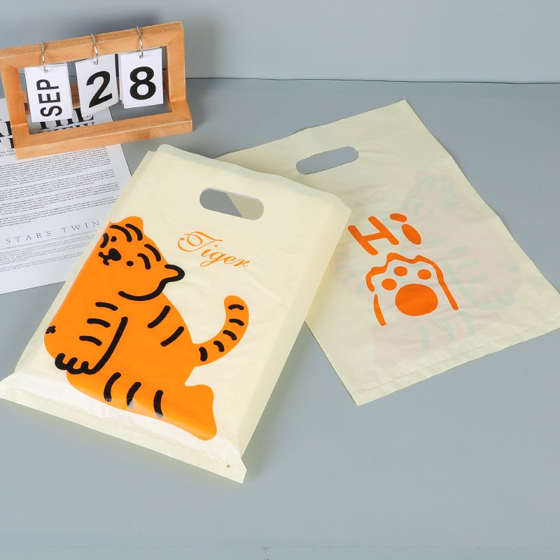 Hot Selling Plastic Shopping Bag Plastic Die Cut Handle Carry Bag Waterproof Plastic Packaging Bag for Clothes with Custom Logo