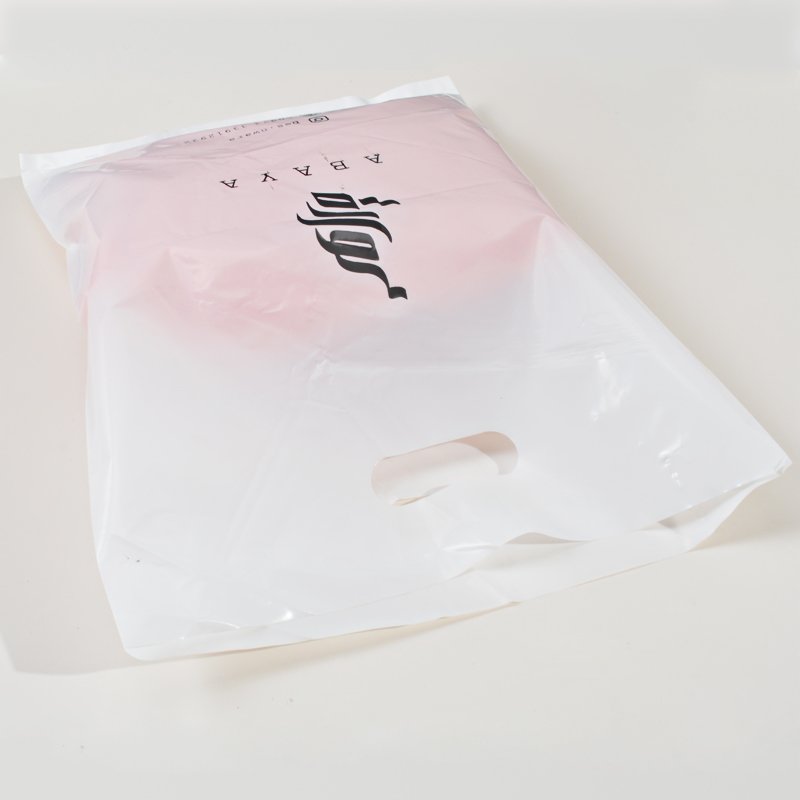 print die cut 30cm x 40cm plastic shopping bags with handle pe gift bag plastic retail branded plastic carrier bags with logos