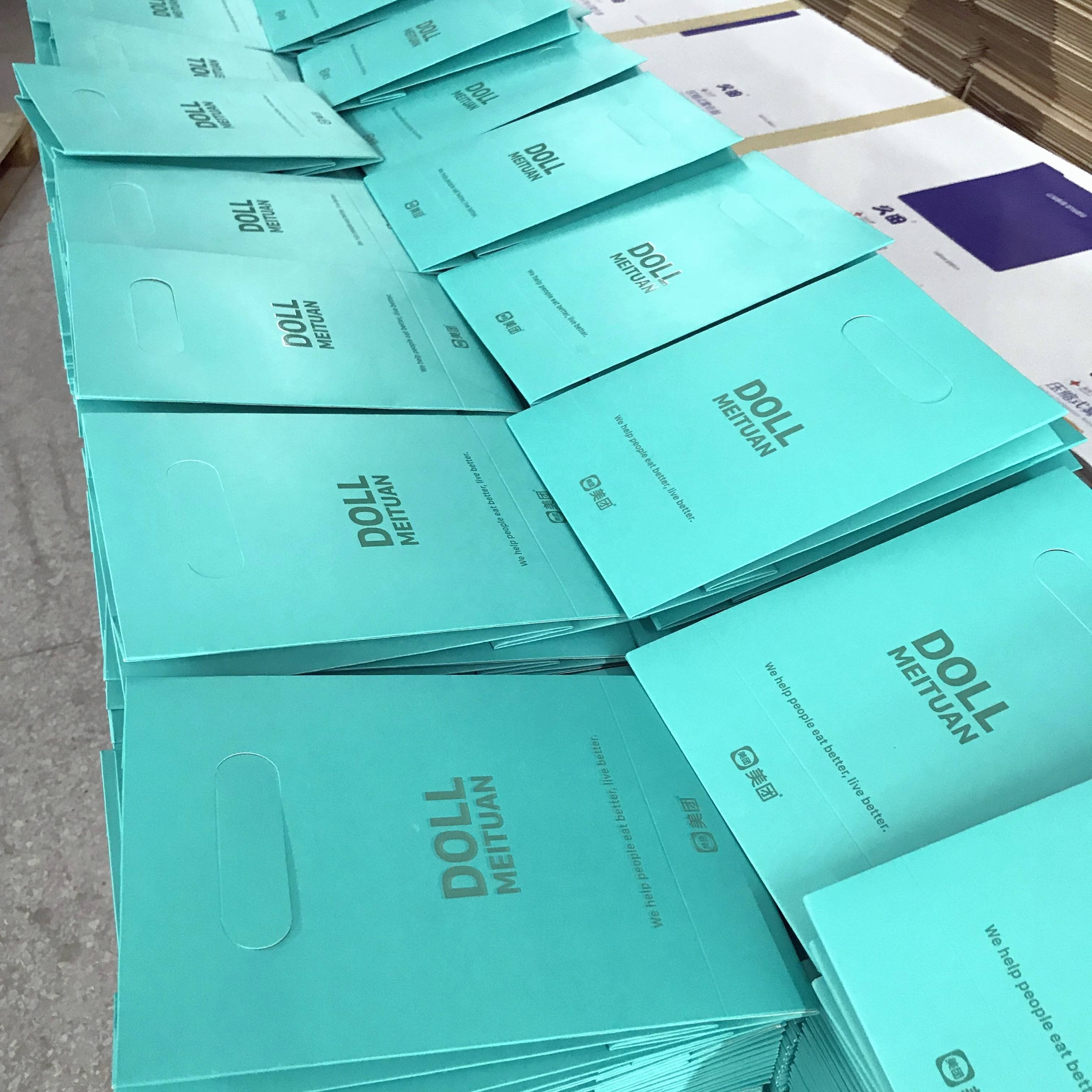 Wholesale reusable Custom luxury craft gift brown white packaging printed shopping bag kraft paper bags