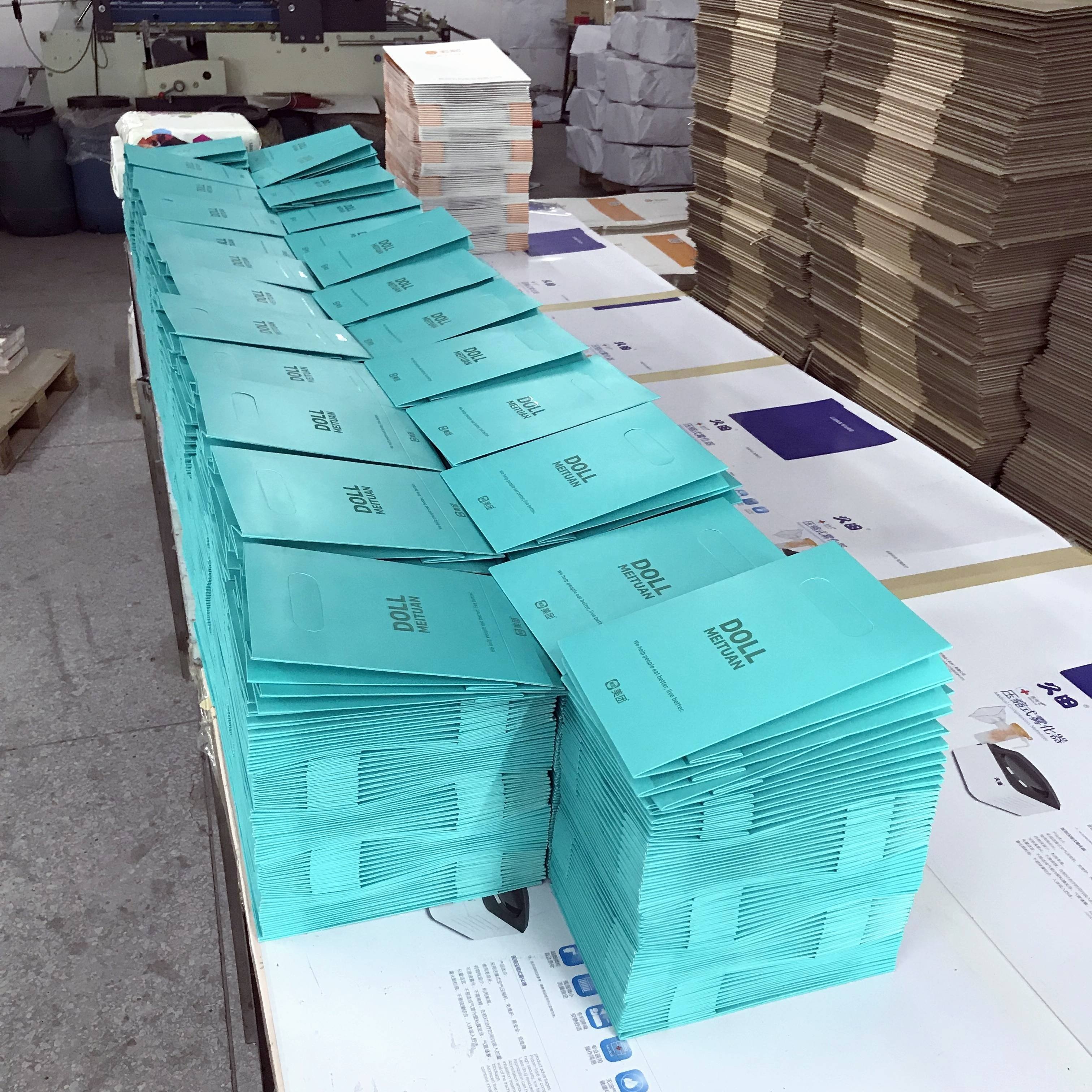 Wholesale reusable Custom luxury craft gift brown white packaging printed shopping bag kraft paper bags