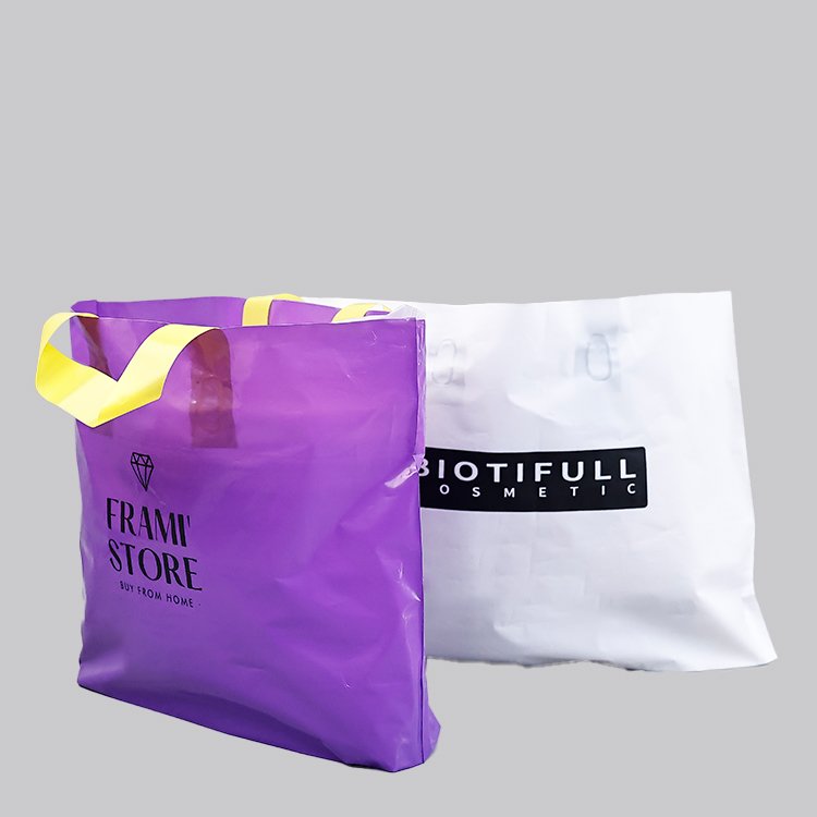 Hot sell high quality handle plastic packaging bag for clothes shopping bags with logos