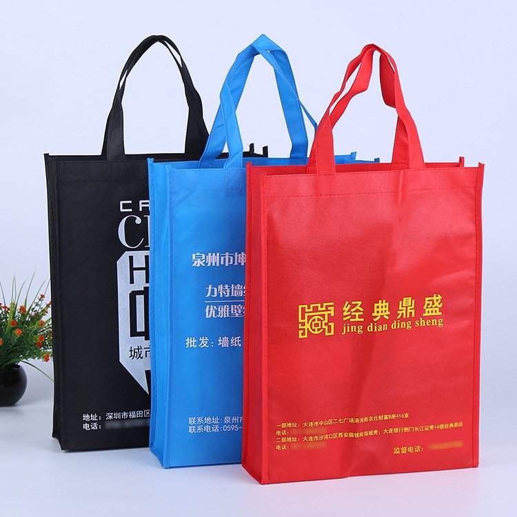 Foldable non-woven shopping bag is easy to carry