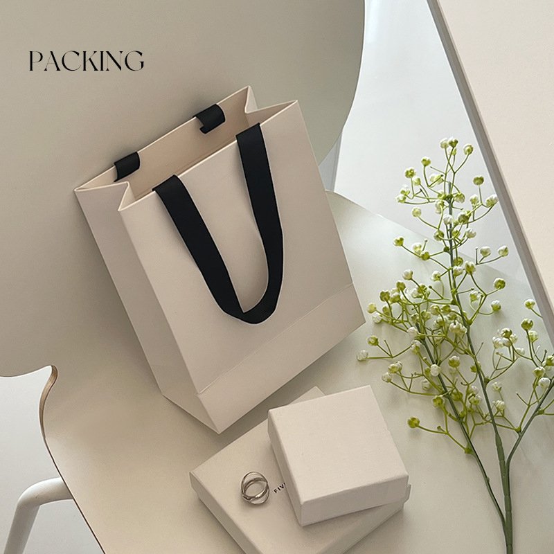 CSMD 12x6xH16cm Chinese manufacturers wholesale present pack luxury art paper material white gift shopping bag with black handle