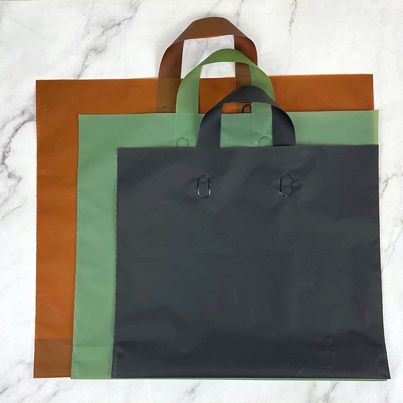 Chen Han Factory Wholesale Thickened Frosted Plastic Bags Custom Printed Clothing Store Tote Bags Simple gift Shopping Bags