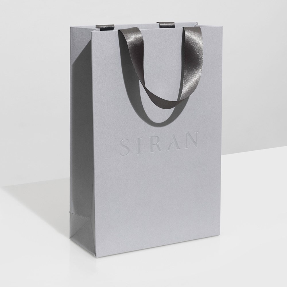 Guangzhou Manufacturer Mat Black Bag Coated Paper Printed Logo Shopping Bag for Garments
