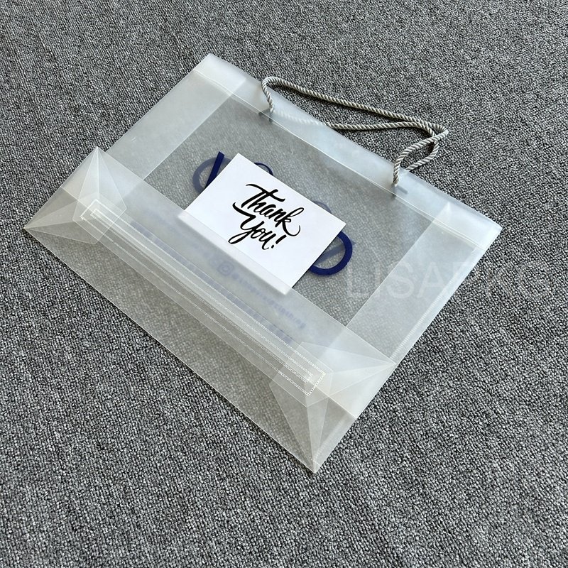 Free Sample Customised Frosted plastic shopping bags with handle