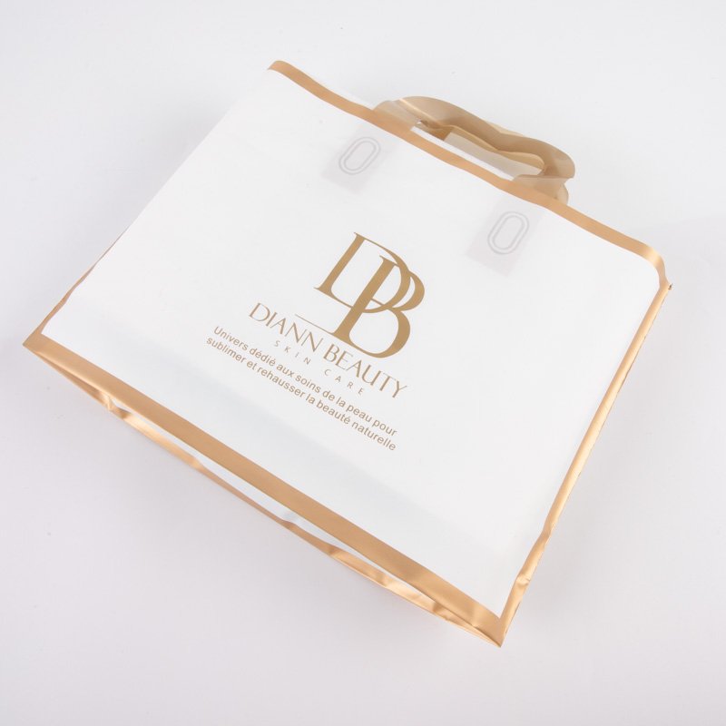 High Quality Boutique White Shopping Bag With Handle With Custom Logo Gift Plastic Shopping Bags For Clothes Packaging
