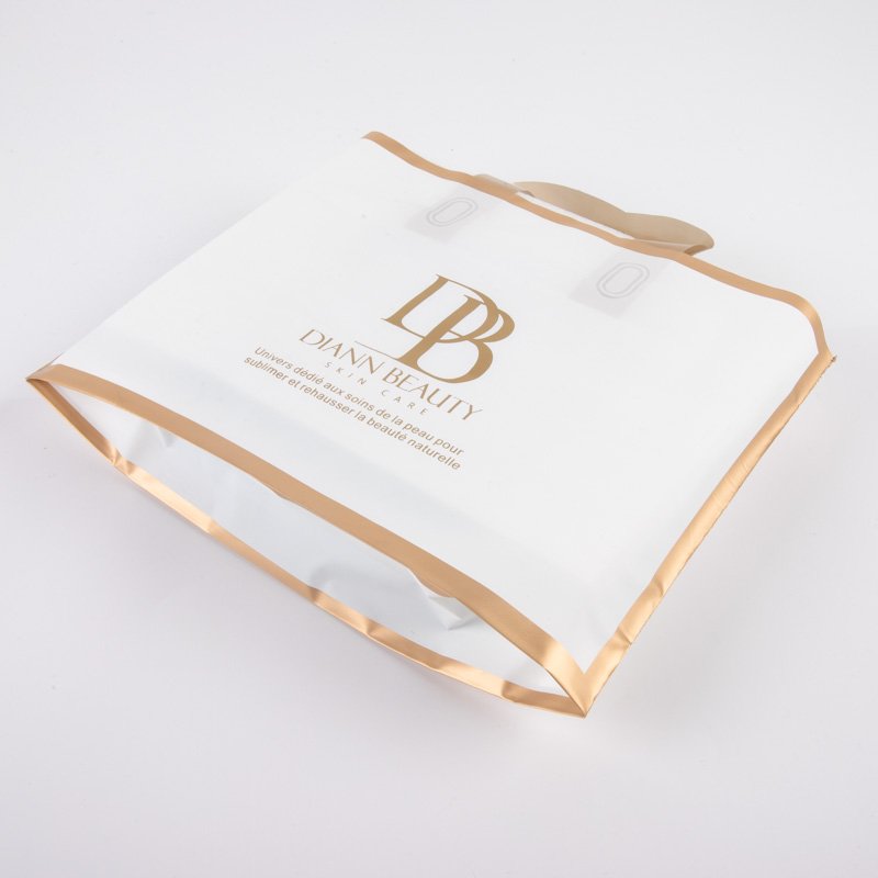 High Quality Boutique White Shopping Bag With Handle With Custom Logo Gift Plastic Shopping Bags For Clothes Packaging