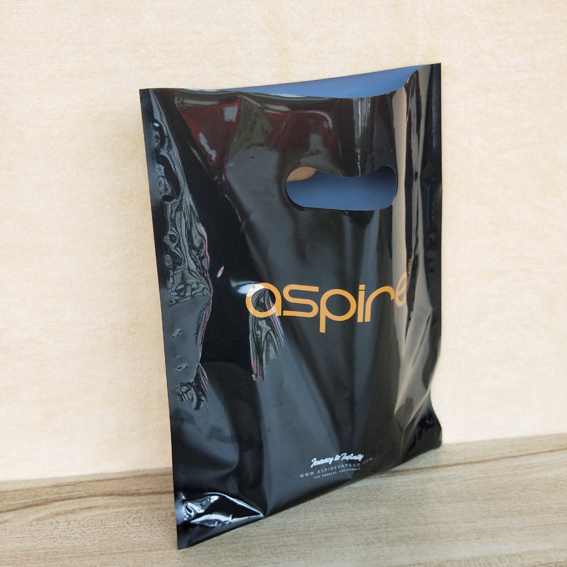 Hot Selling Custom Die Cut Plastic Bags Packaging Poly Bag for Clothes Plastic Shopping Bags with Handle