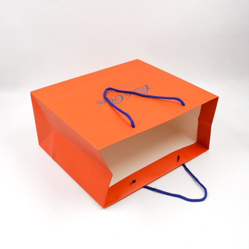 Lilang 2023 Luxury Ribbon Handle Boutique Shopping Packaging Customized Printed Euro Paper Gift Bags With Logo