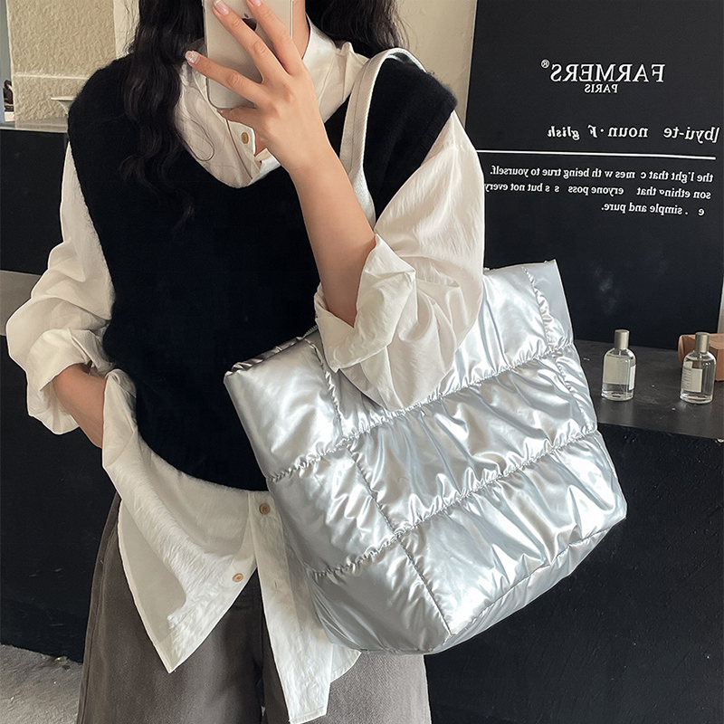 Portable Large Puffer Tote Bag Black Luxury Padded Shopping Puffy Shoulder Bag for Ladies Extra Soft Women's Tote