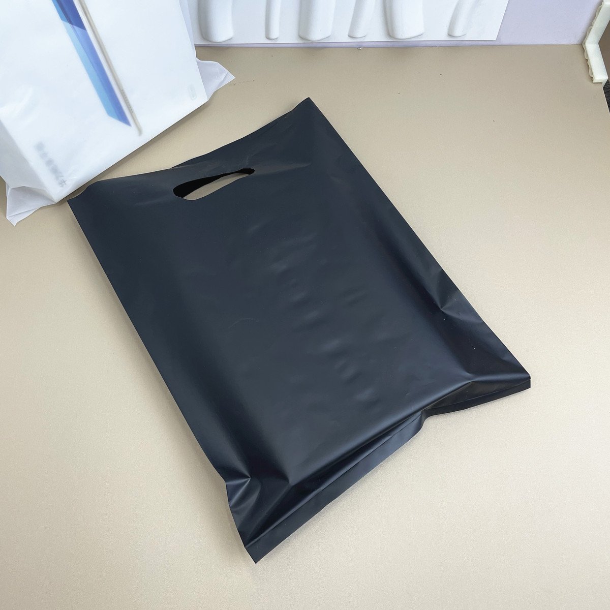 Yiwu Factory Wholesale Black Flat Plastic Tote Bag Padded Clothing Store Shopping Bag Transparent Cosmetic Packaging Bag