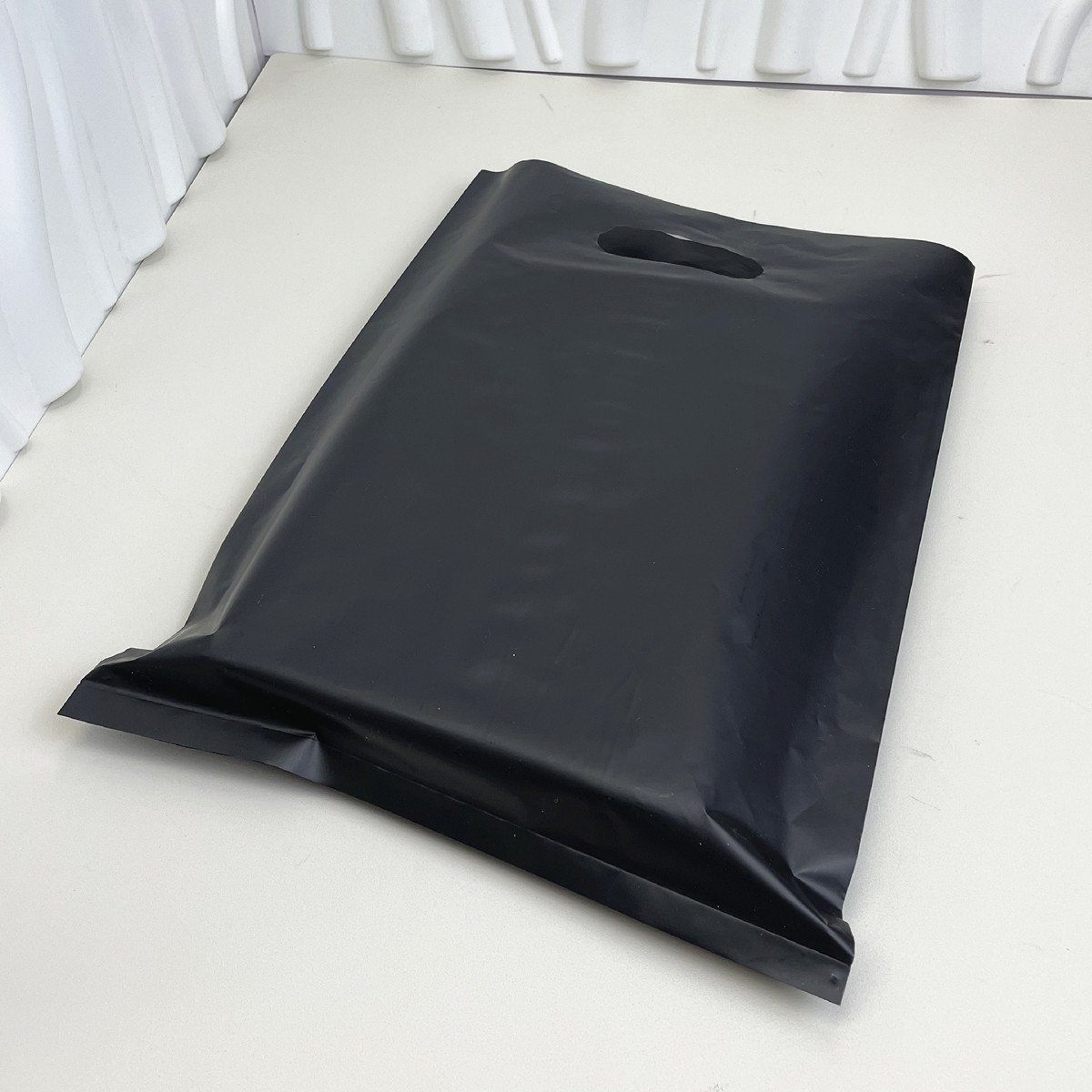 Yiwu Factory Wholesale Black Flat Plastic Tote Bag Padded Clothing Store Shopping Bag Transparent Cosmetic Packaging Bag