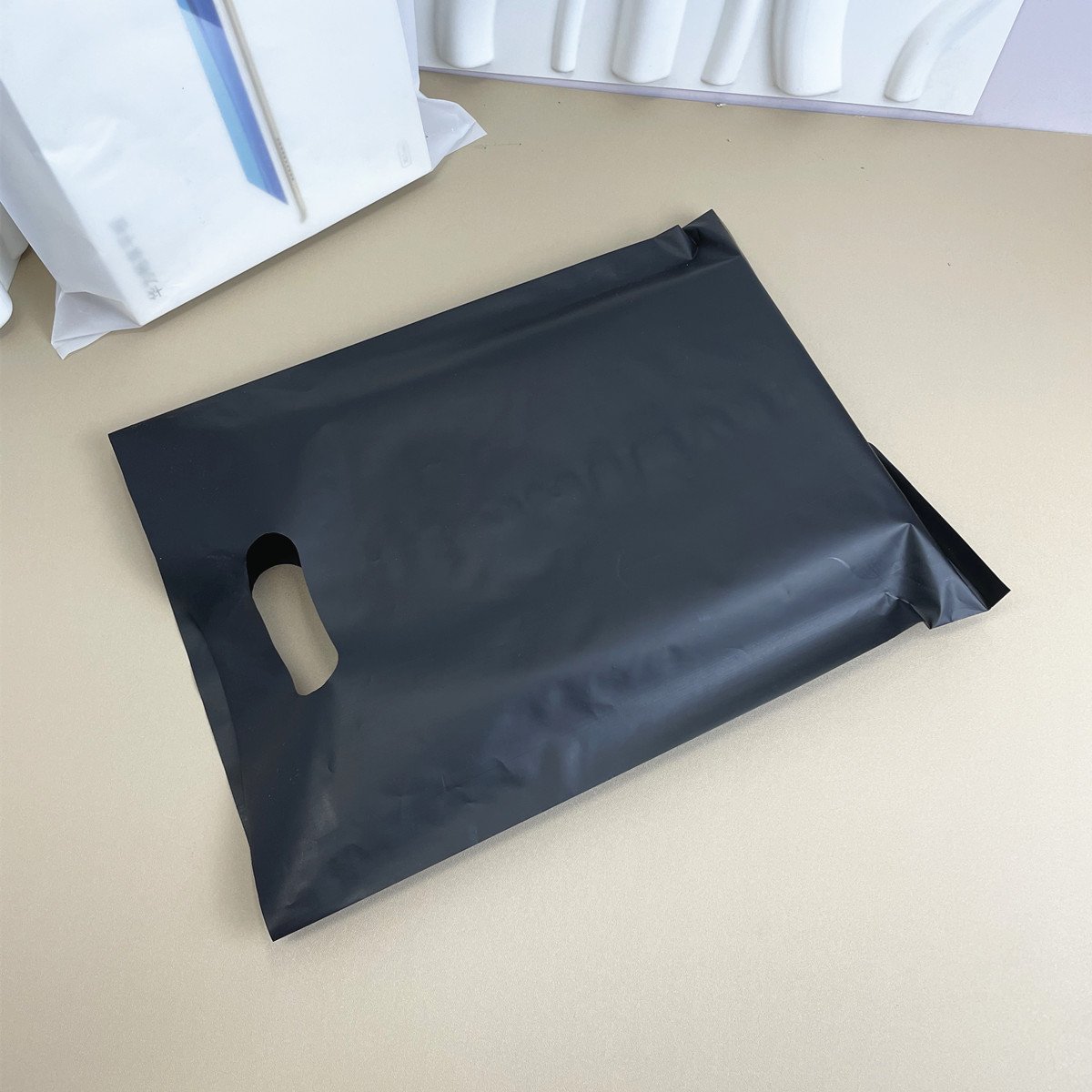Yiwu Factory Wholesale Black Flat Plastic Tote Bag Padded Clothing Store Shopping Bag Transparent Cosmetic Packaging Bag