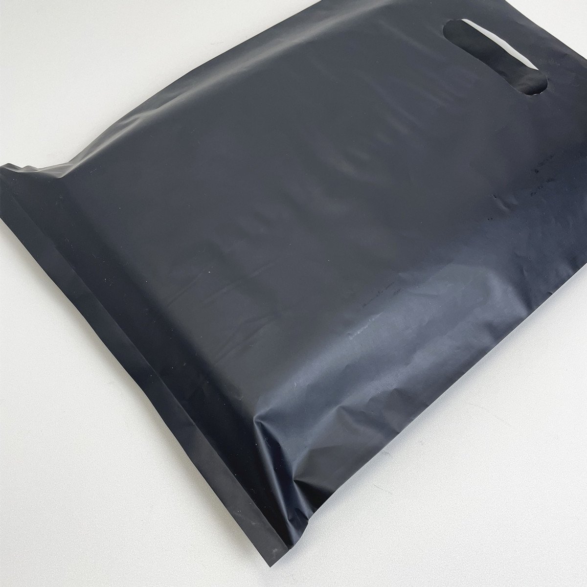 Yiwu Factory Wholesale Black Flat Plastic Tote Bag Padded Clothing Store Shopping Bag Transparent Cosmetic Packaging Bag