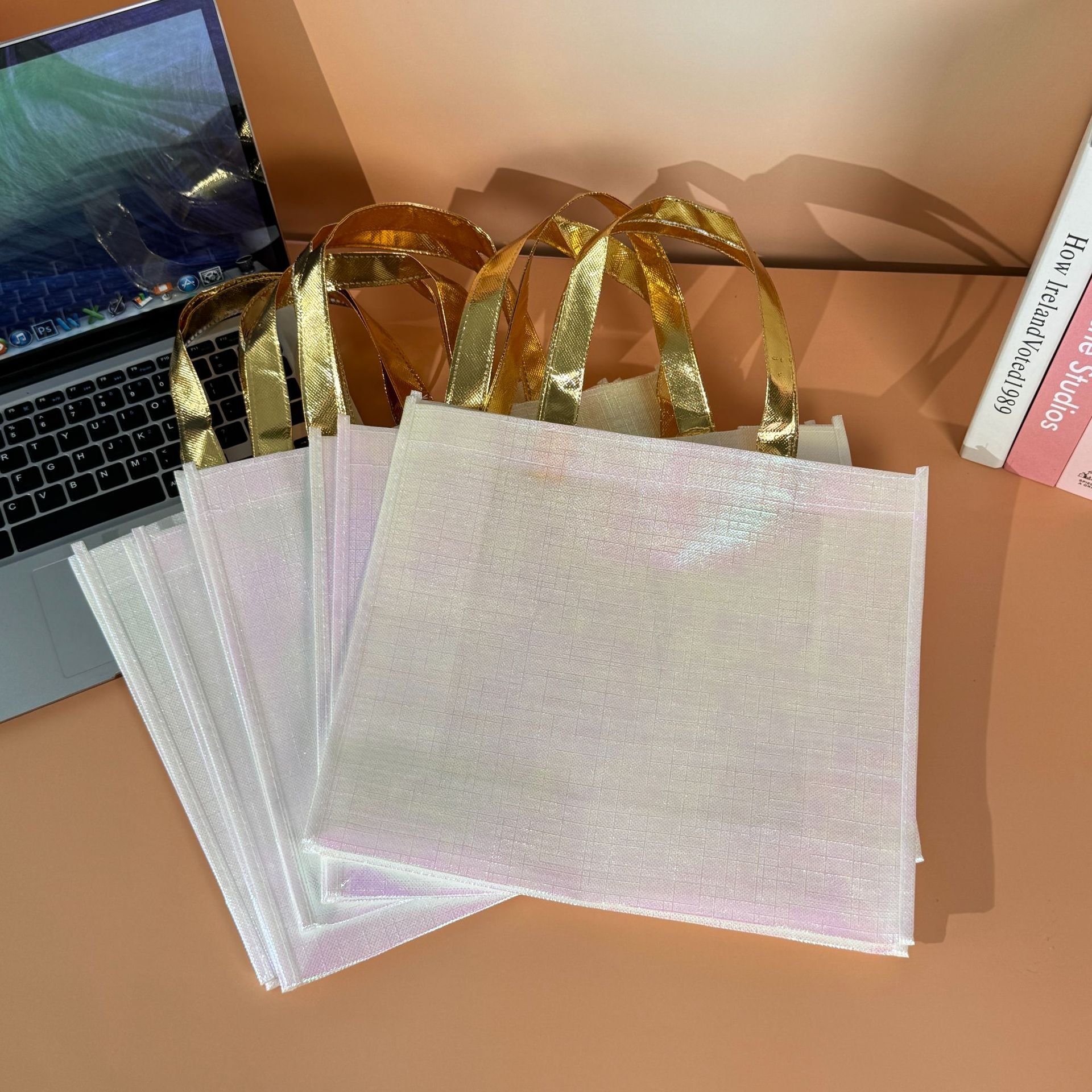 2024 fashion fine pp metallic pink tote bag fabric luxury shopping packaging bag custom logo metallic non woven bag